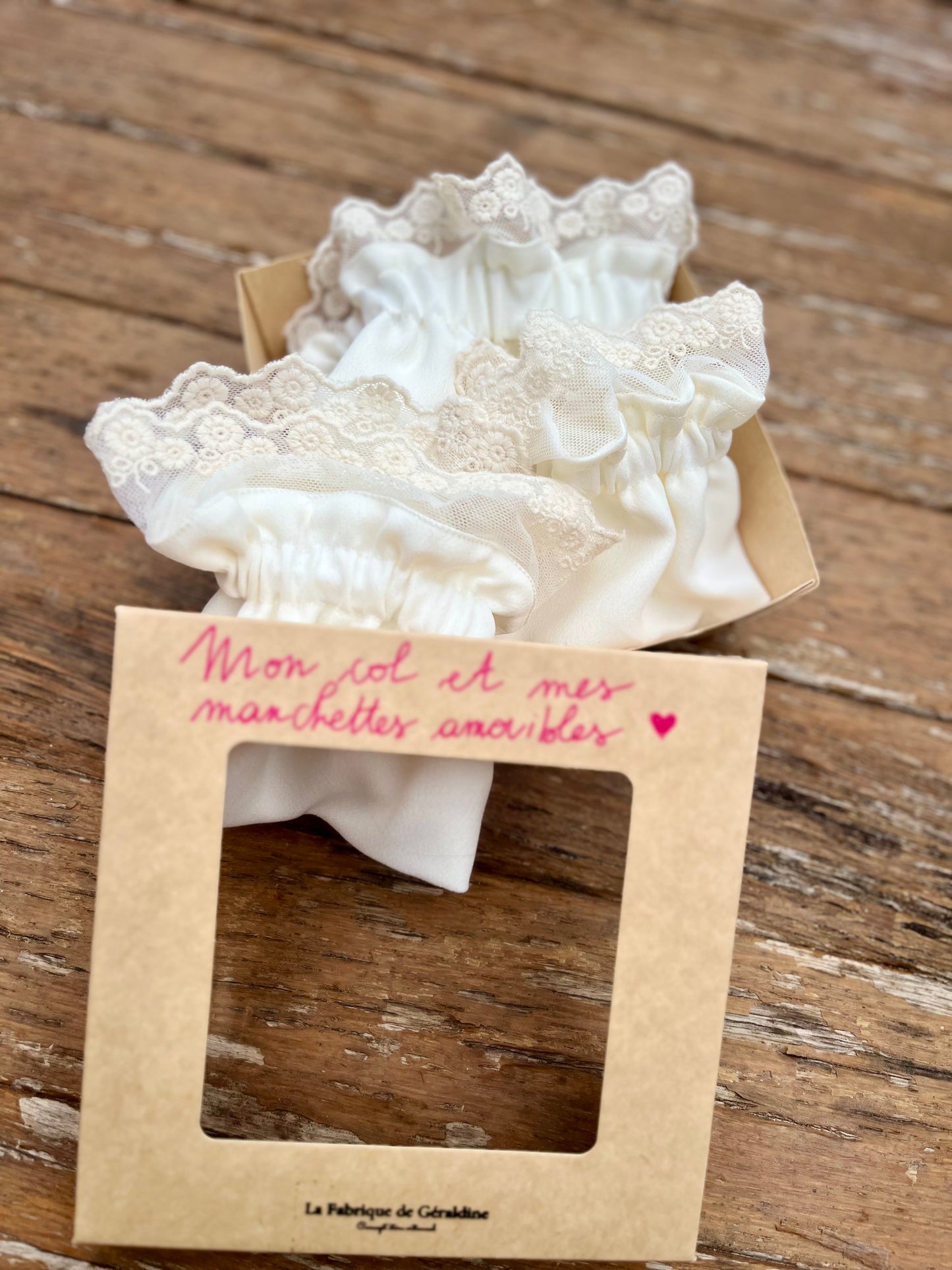 Ensemble Col et Manchettes amovibles dentelle ivoire3