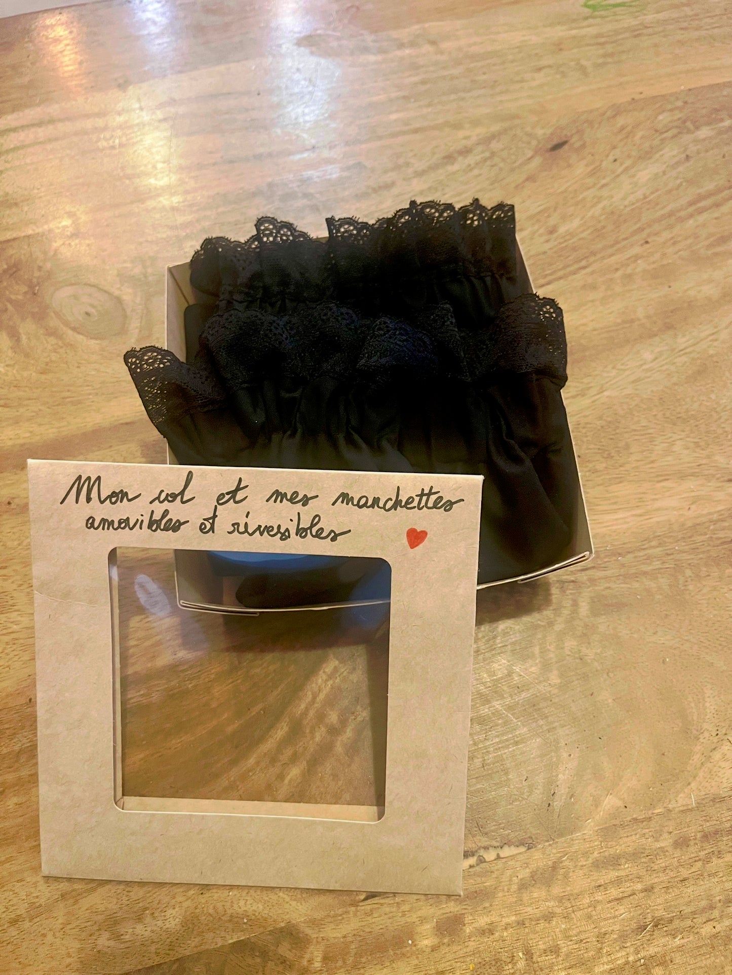 Ensemble Col et manchettes amovibles  dentelle noire 2