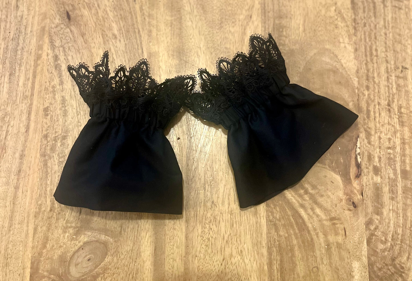Manchettes amovibles et réversibles dentelle noire 3