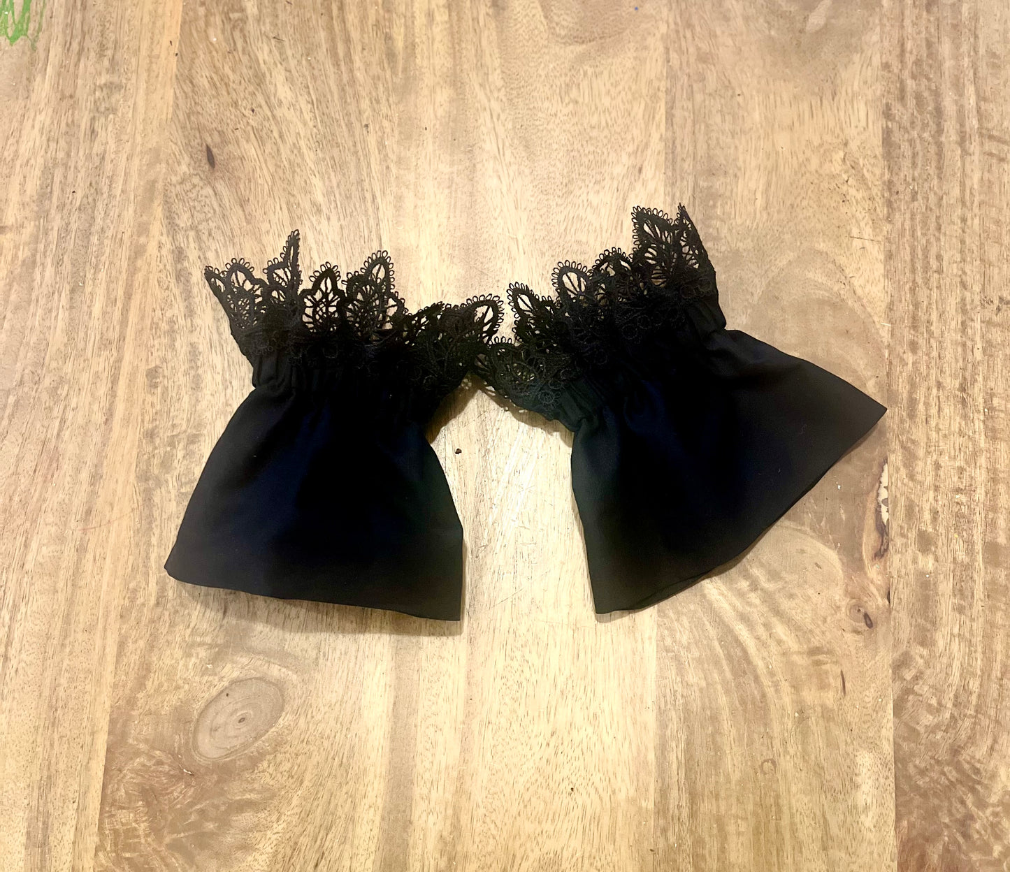 Manchettes amovibles et réversibles dentelle noire 3