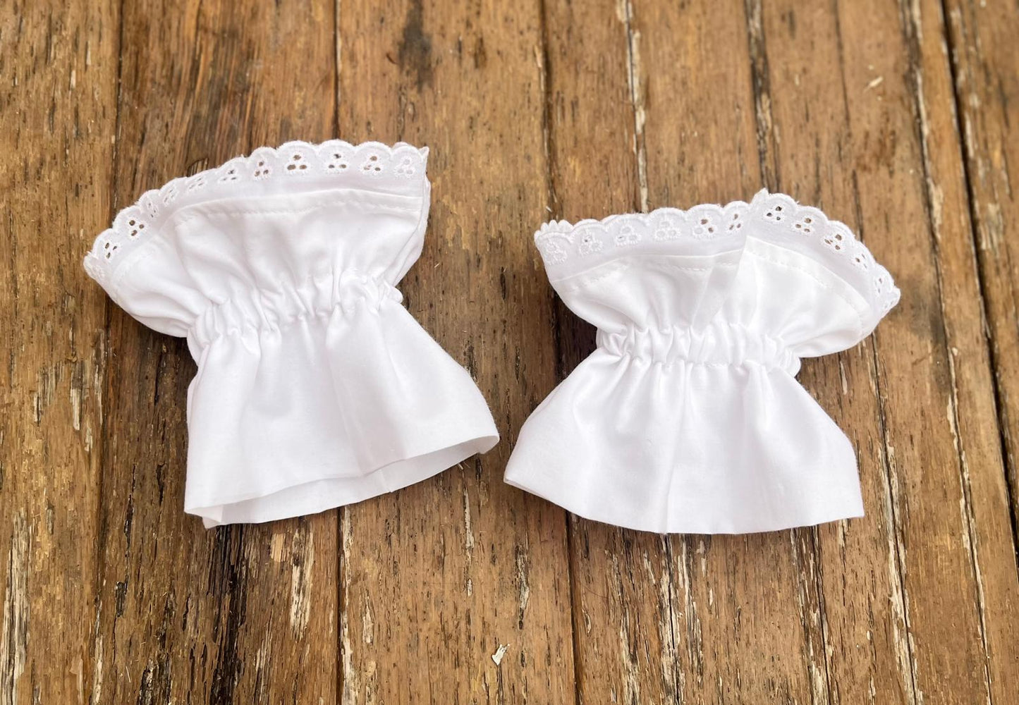 Manchettes amovibles et réversibles broderie blanche
