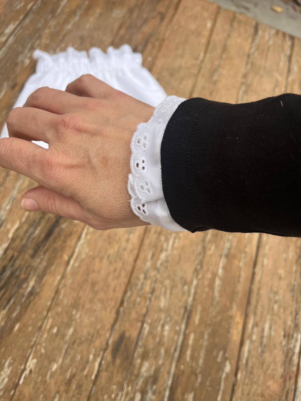 Manchettes amovibles et réversibles broderie blanche