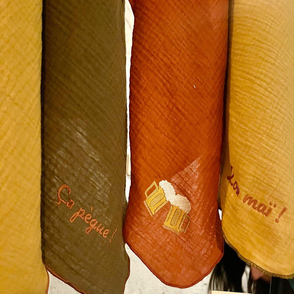 Torchons brodés expressions marseillaises personnalisés