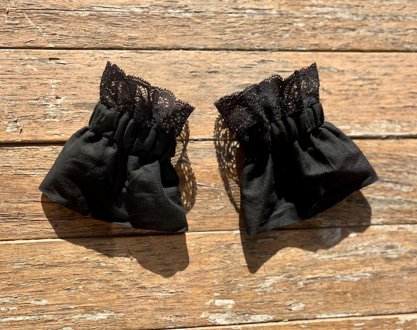 Manchettes amovibles et réversibles dentelle noire 1