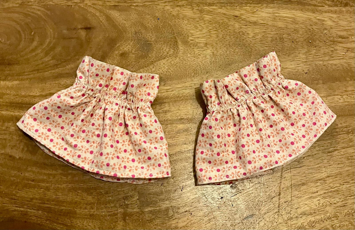 Ensemble col/manchettes amovibles pois roses