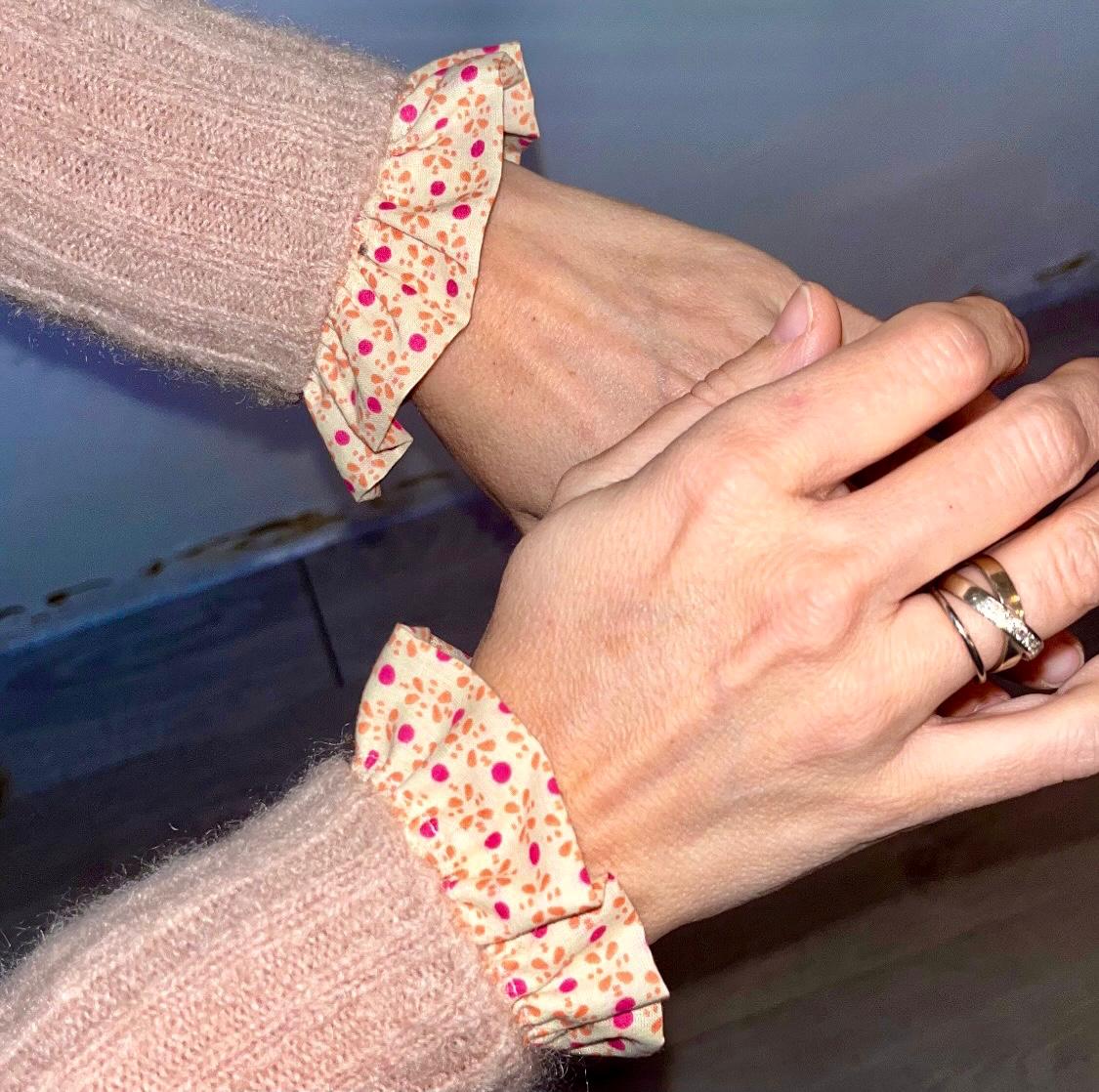 Ensemble col/manchettes amovibles pois roses