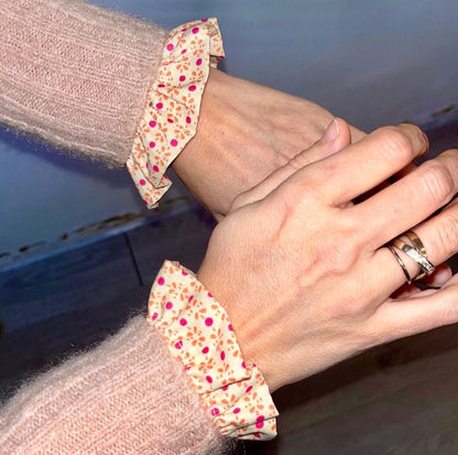 Ensemble col/manchettes amovibles pois roses